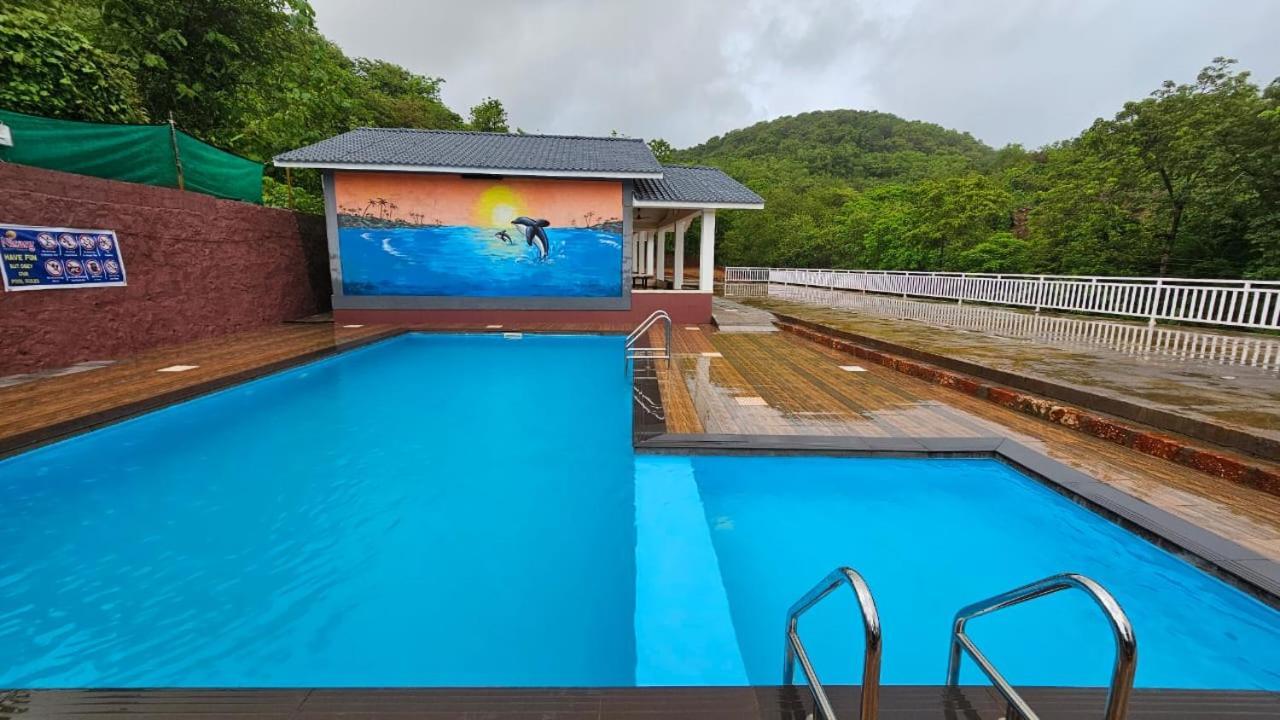 Nisarg Resort Guhāgar Exteriör bild